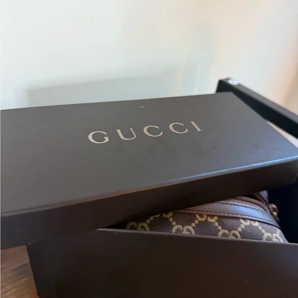 NWOT Gucci Tan and Brown Monogram Pouch - Picture 10 of 10